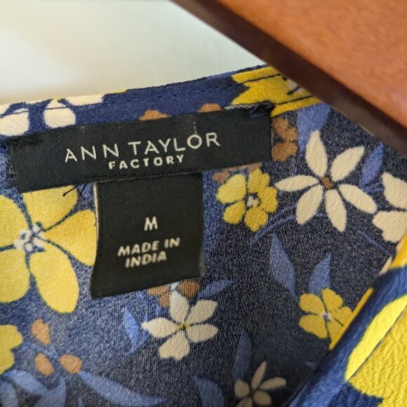 **Ann Taylor Floral Dress – Size M** - Picture 7 of 7